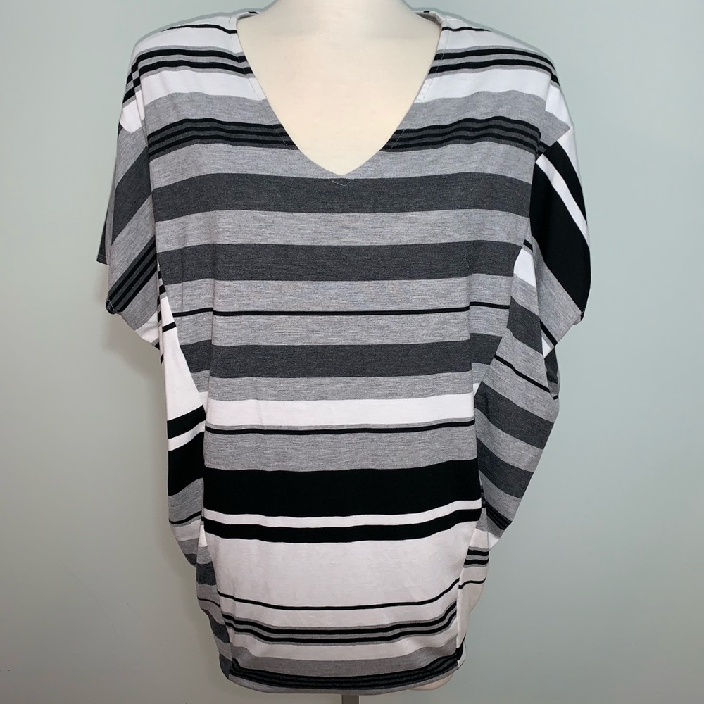 💛 Grey striped flutter sleeve top